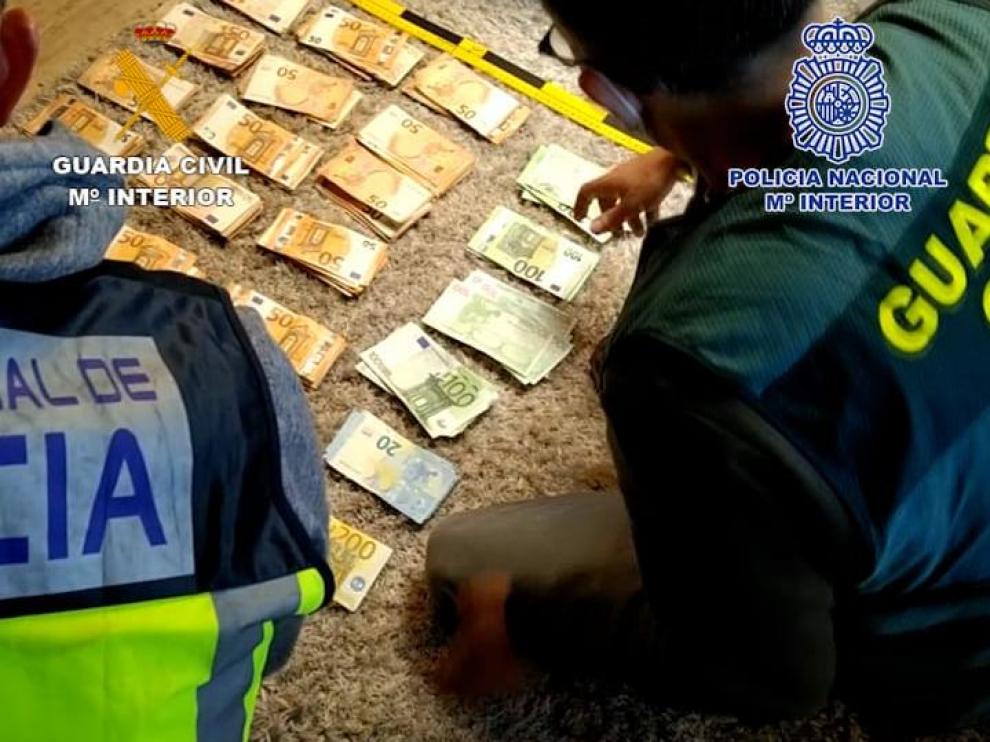 Parte del material incautado en los registros realizados.