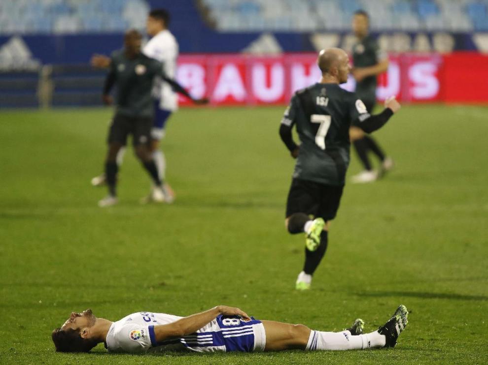 Adrián González, el pasado miércoles, en el momento en el que se lesionó ante el Rayo Vallecano, ya en las postrimerías del partido.