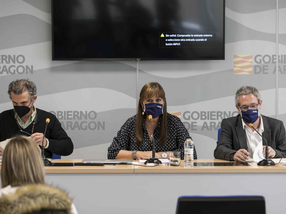 Francisco Javier Falo, Sira Repollés y José María Abad, en la Consejería de Sanidad del Gobierno de Aragón