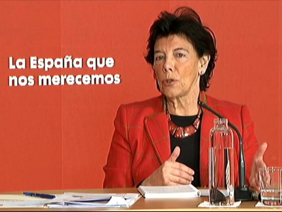 La ministra de Educación durante una intervención desde la sede del PSOE en Ferraz, este domingo en Madrid.