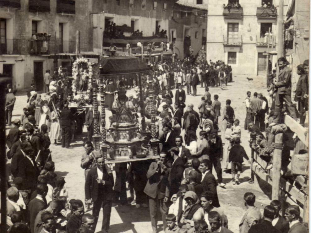 La procesión de San Antonio de 1925, imagen que se ha utilizado para la portada.