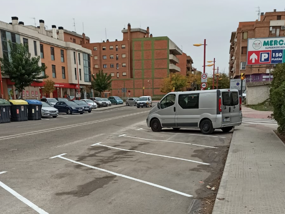 Nuevas plazas de aparcamiento creadas junto al barrio de Malpica, en Utebo.