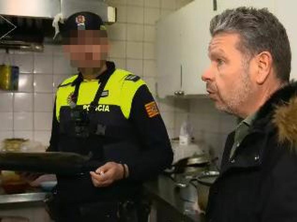 Chicote, en su visita a un restaurante chino de Zaragoza durante una grabación del programa '¿Te lo vas a comer?'.