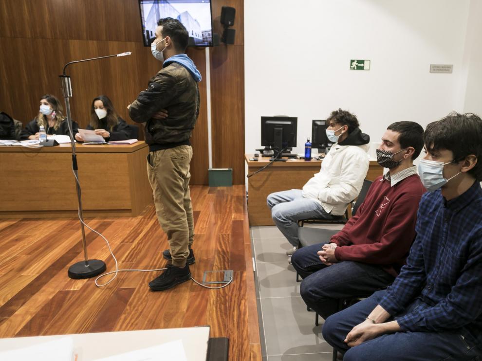 Los cuatro acusados, durante el juicio celebrado en la Audiencia de Zaragoza.