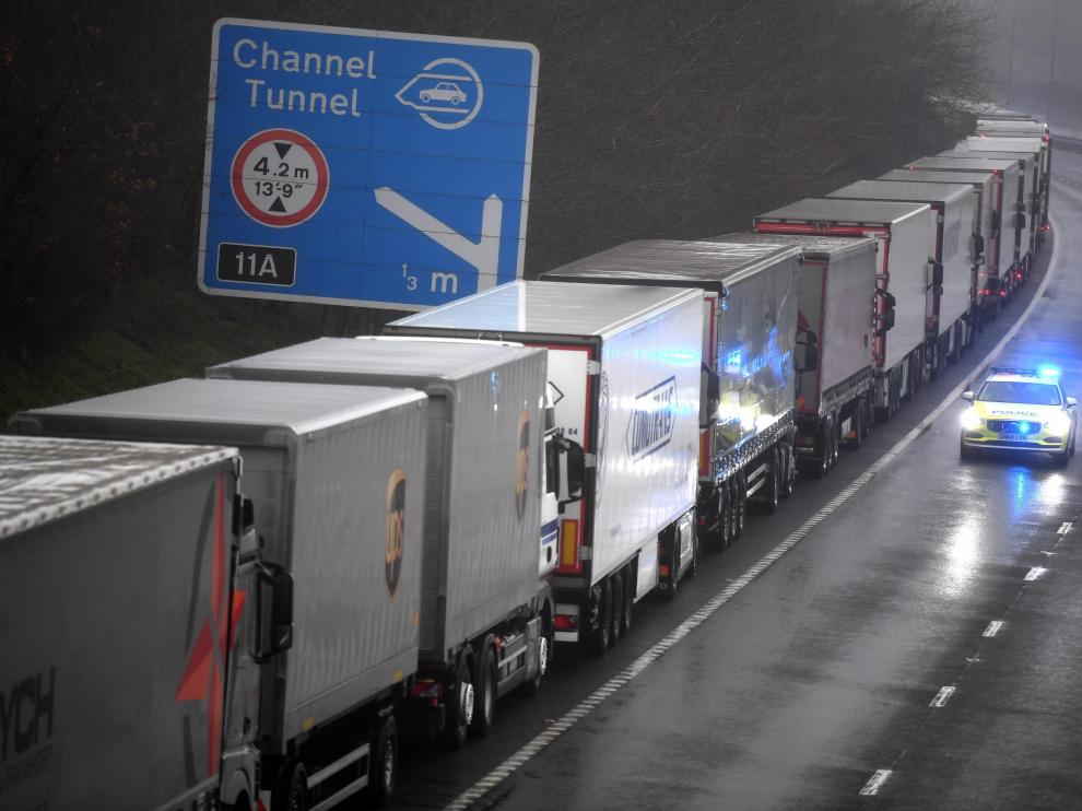 Hasta 10.000 camiones atrapados en el suroeste de Inglaterra.
