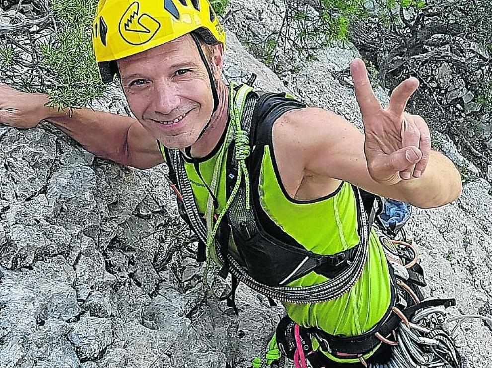 Javier Magallón, en la pared del Pitarquejo, en Pitarque.