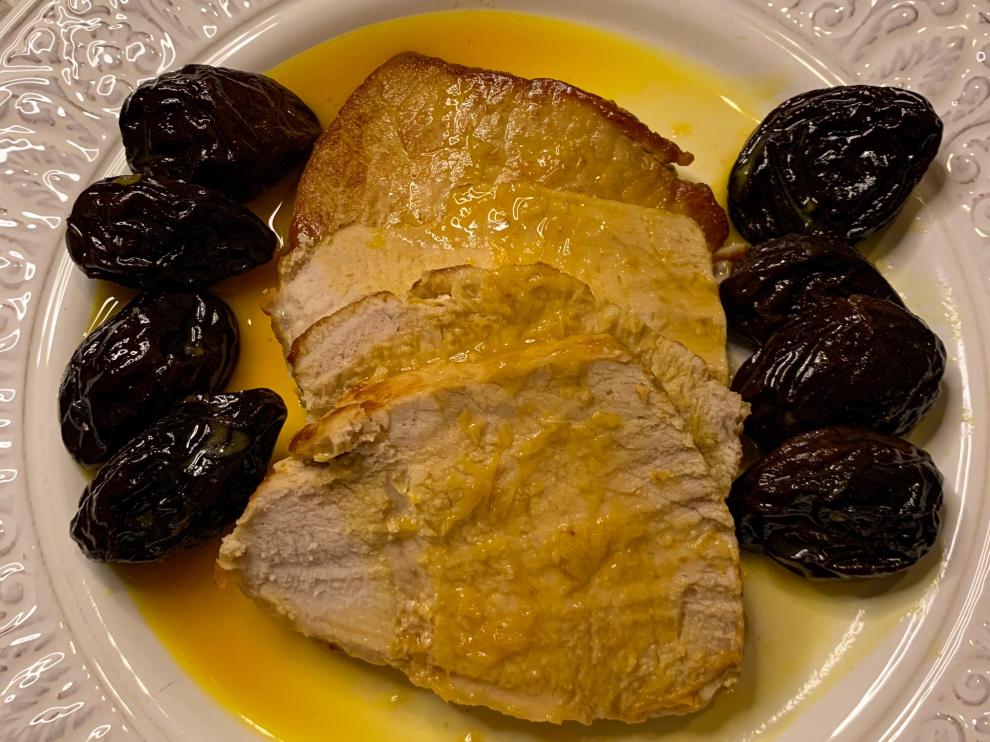 Lomo a la naranja con ciruelas.