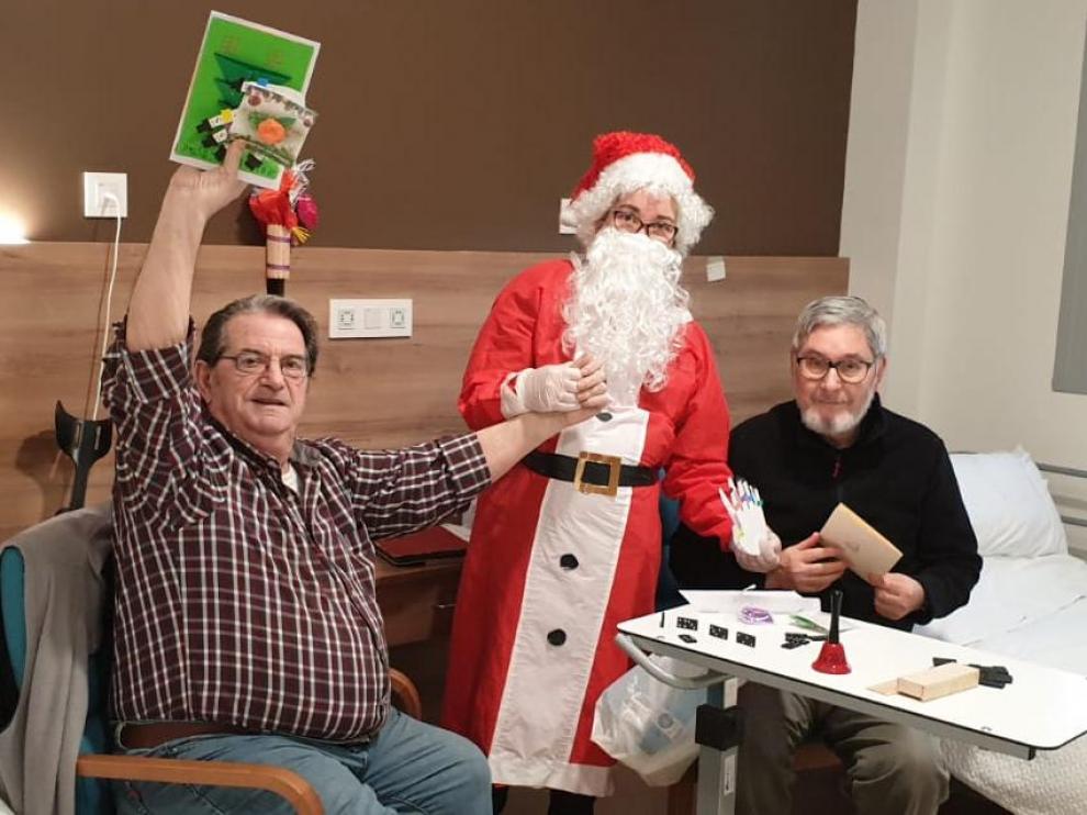 Domingo y Juan recibieron las cartas en el centro covid de Casetas.