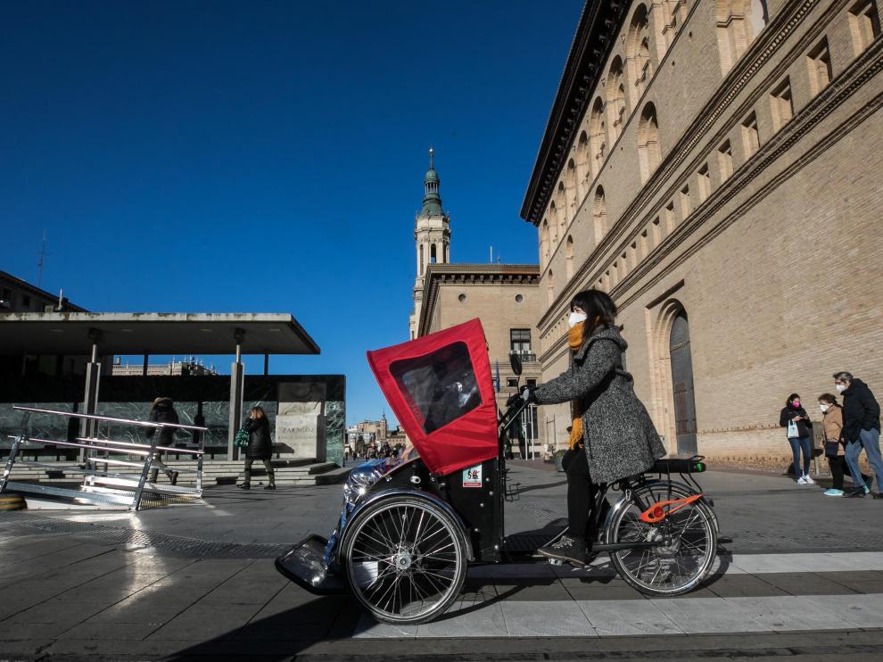 Paseos en triciclo o 'rickshaw' en Zaragoza por La Ciclería.