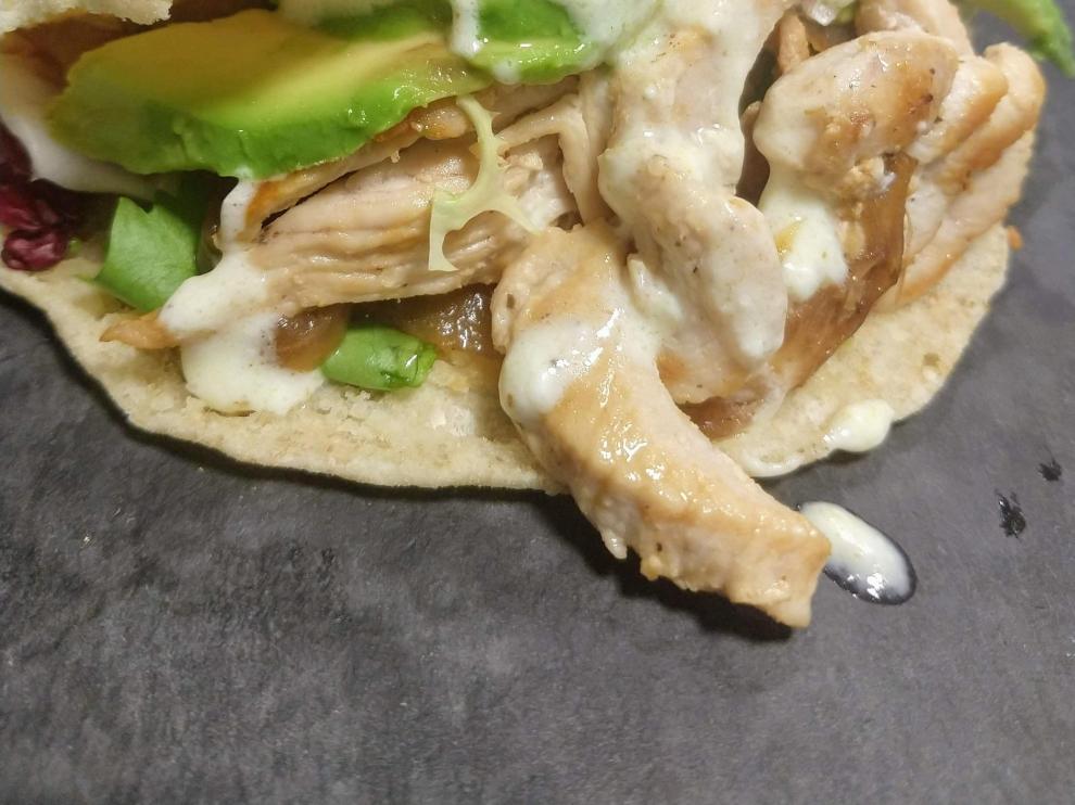 Pita de pollo y salsa de yogur por Javier Sánchez.