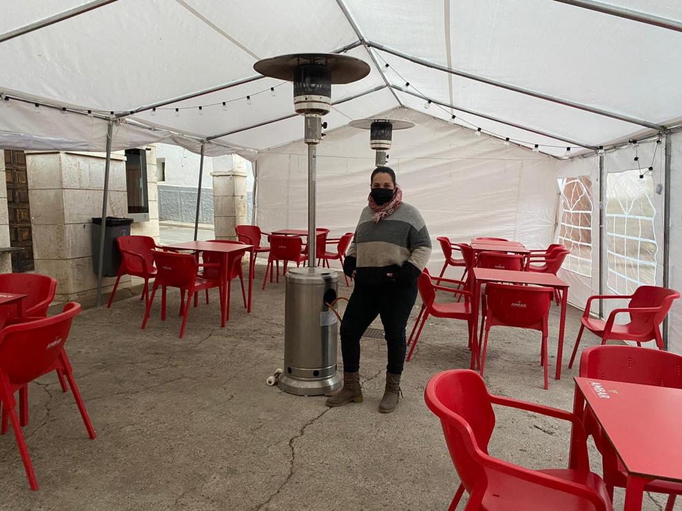 Nuria Andrés gestiona el bar de San Agustín desde hace seis años.