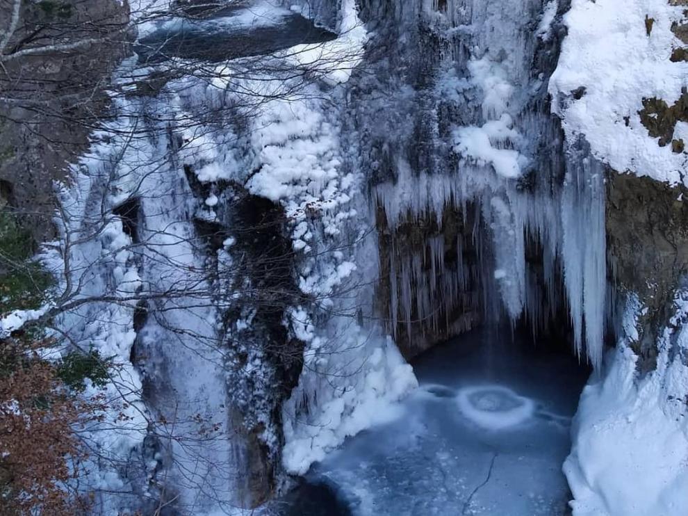 Cascada helada en el valle de Ordesa, donde se han registrado temperaturas de -14 grados