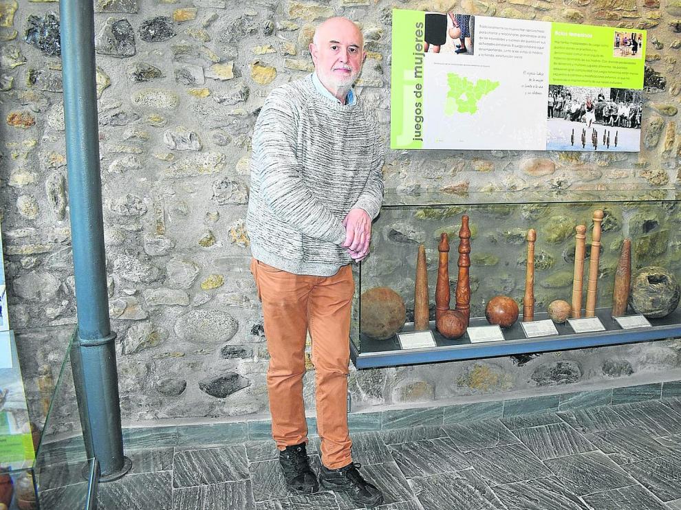 Fernando Maestro, en una sala del Museo de Juguetes Tradicionales de Campo.