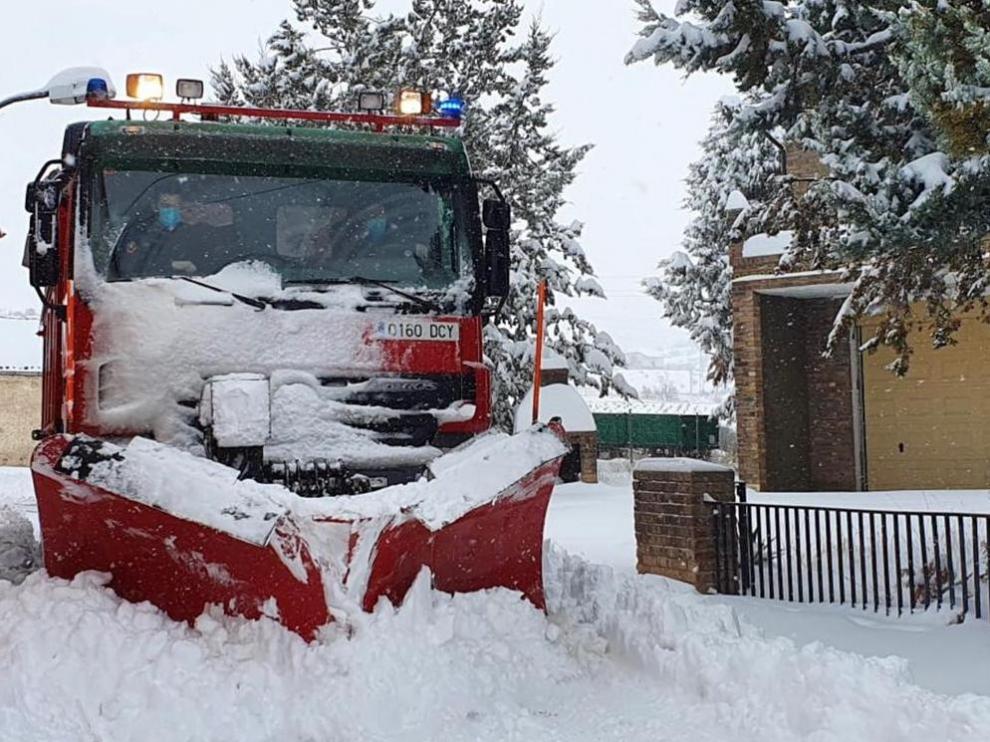 El paso de la borrasca Filomena ha dejado intensas nevadas en toda la provincia de Zaragoza, alcanzando e incluso superando los 30 centímetros de espesor en muchas zonas.