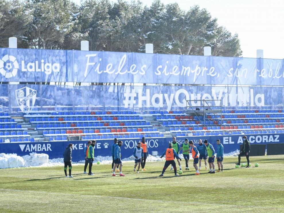 Los jugadores de la SD Huesca en su anterior entrenamiento.