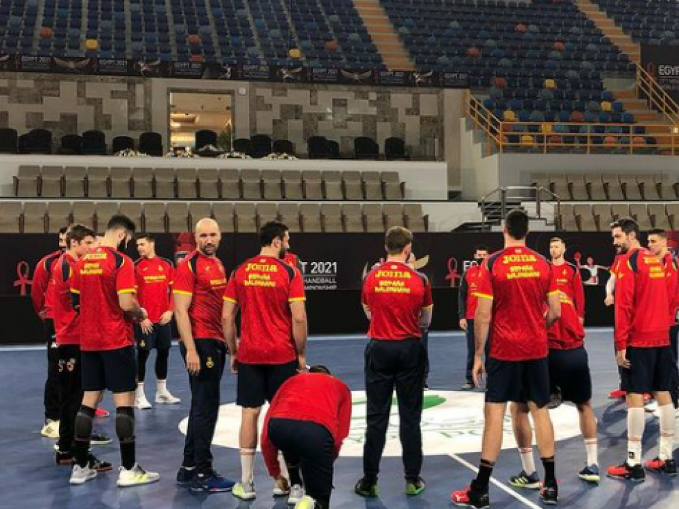 Los Hispanos debutan ante Brasil en un Mundial condicionado por el virus