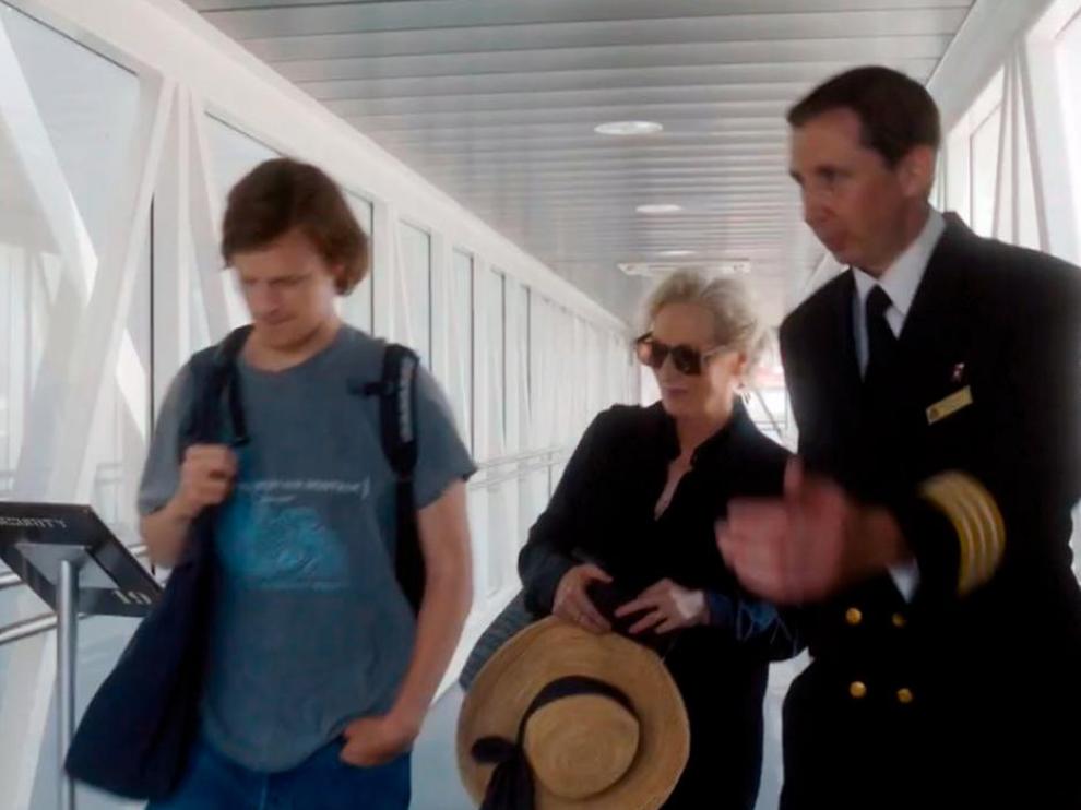 Meryl Streep, en la película 'Déjales hablar', subiendo a un crucero en Nueva York.