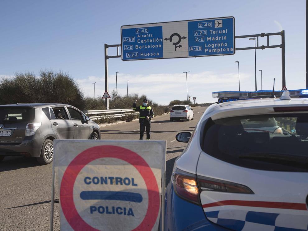 Controles policiales y cierre del comercio en Aragón a las 18.00 por las nuevas restricciones.