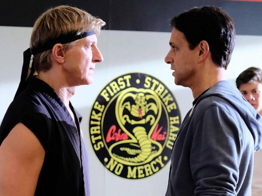 William Zabka (John Lawrence) y Ralph Macchio, enemigos a ratos en 'Karate Kid' y en la serie 'Cobra Kai'.