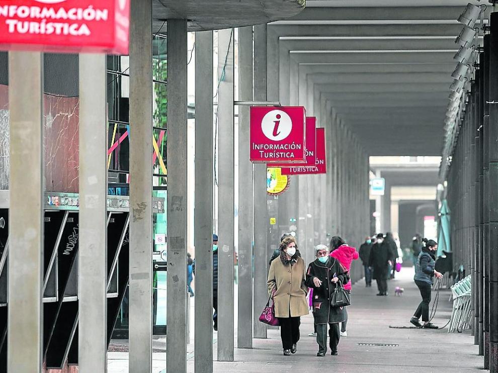 Las agencias de viaje lamentan el parón turístico como consecuencia de las restricciones.
