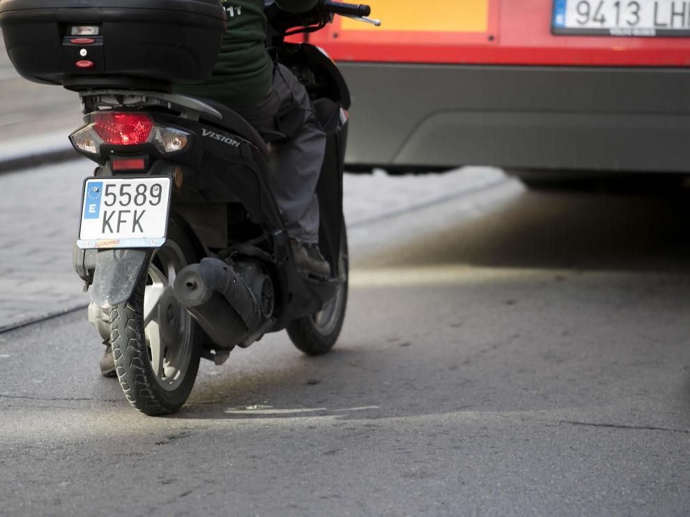 Imagen de una motocicleta este miércoles en Zaragoza.