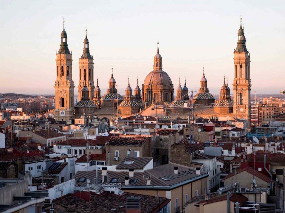 Vistas de Zaragoza con la basílica del Pilar.