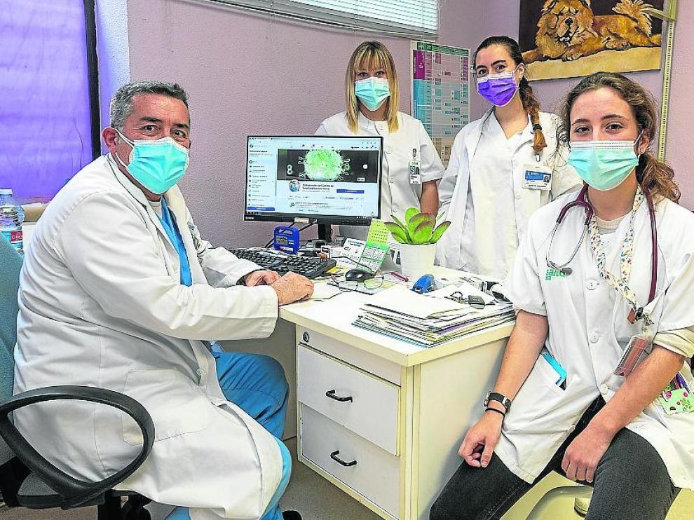 Antonio Aísa, Alicia Fickinger, Estela Callaved y Celia López, en el centro Las Fuentes Norte.