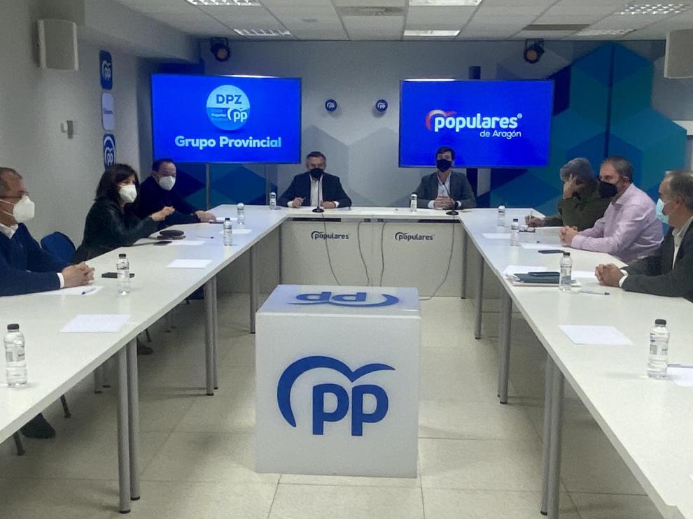 Beamonte y Celma han presidido este martes la reunión con los ocho diputados de la DPZ en la sede del partido en Zaragoza.