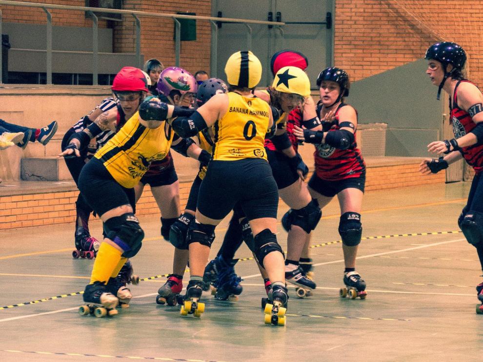 El roller derby se practica en España desde 2010 y llegó a Zaragoza en 2012.