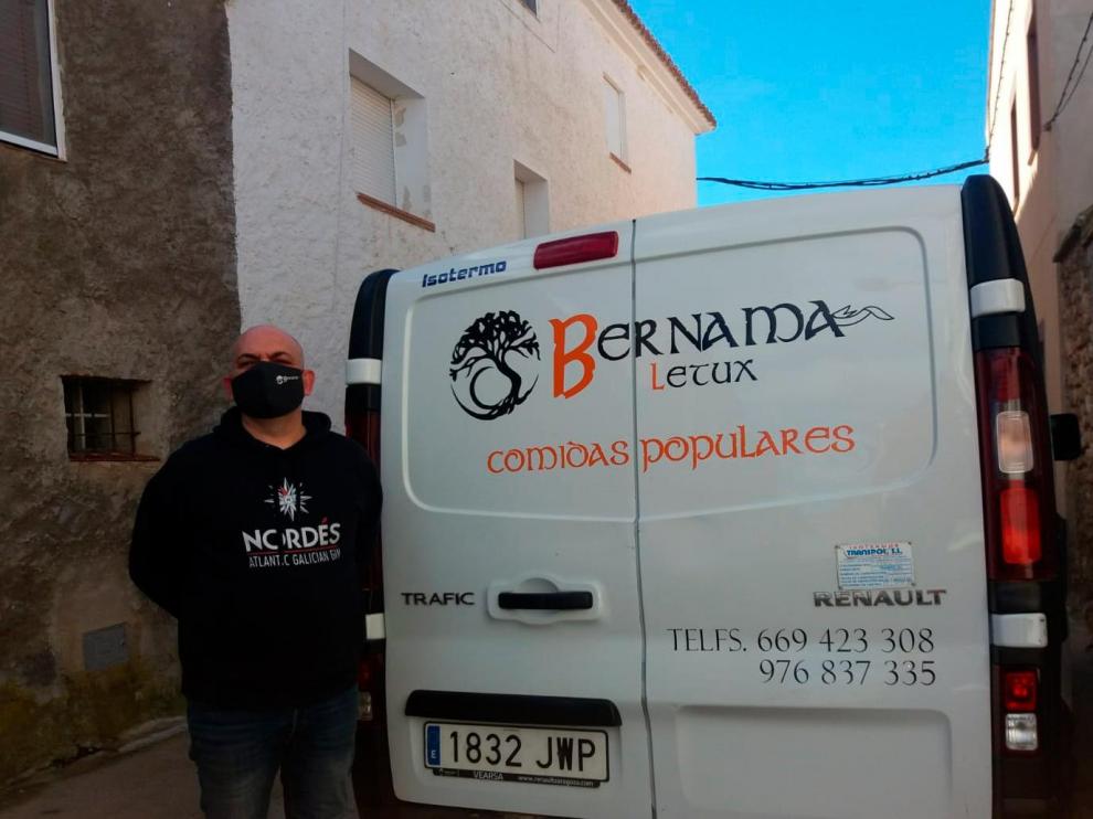Toni Pechuán lleva el catering Bernama, con sede en Letux, desde hace siete años.