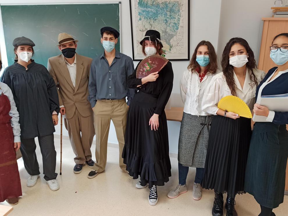 Los alumnos, durante uno de los ensayos