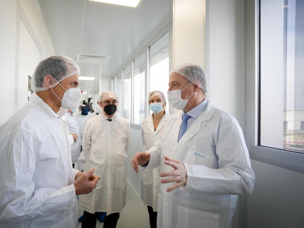 El ministro de Ciencia e Innovación y el presidente de Aragón, en las instalaciones de Certest Biotec