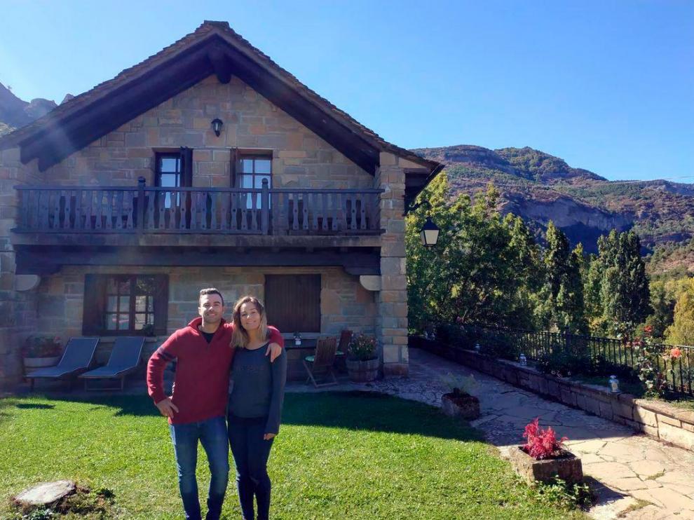 Alberto y Ángela regentan el hotel El Mirador de los Pirineos.