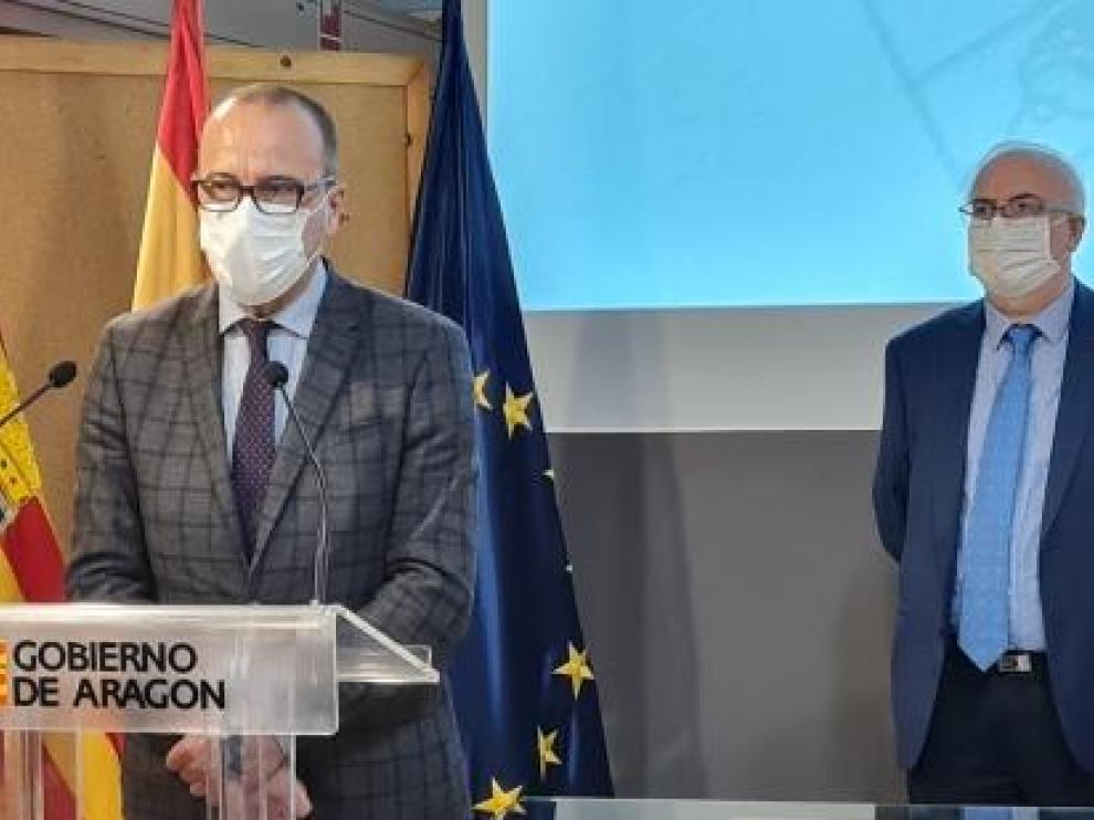 El consejero de Educación firmó esta semana nueve convenios para impulsar el uso de las lenguas propias