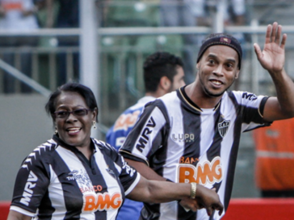 Fallece de covid-19 la madre del exfutbolista brasileño Ronaldinho Gaúcho