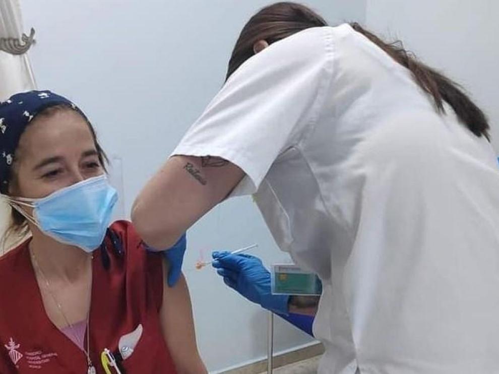 El personal sanitario de todas las categorías y servicios de primera línea del Hospital General de Valencia se han vacunado también de la covid-19.