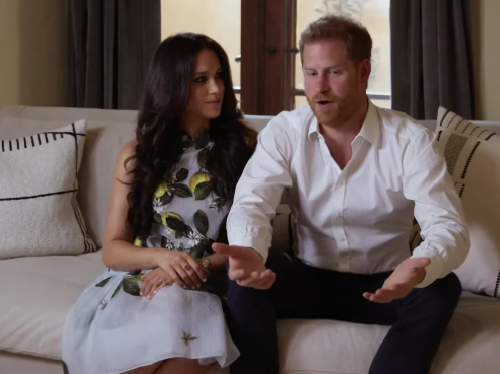 Meghan Markle y el príncipe Enrique charlan desde su casa en California