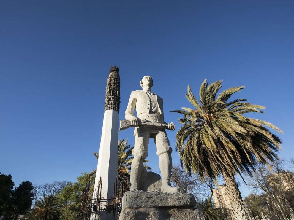 Estatua homenaje al Tío Jorge en el parque del mismo nombre en Zaragoza.