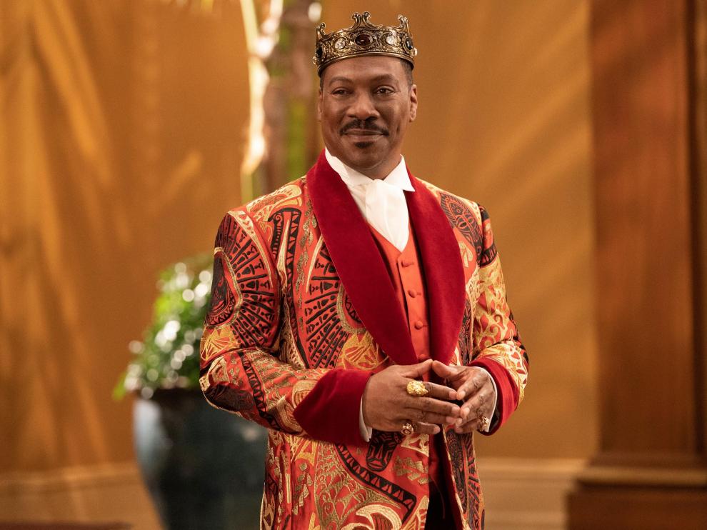 Fotograma cedido por Paramount Pictures donde aparece el actor Eddie Murphy en el papel de rey de Zamunda
