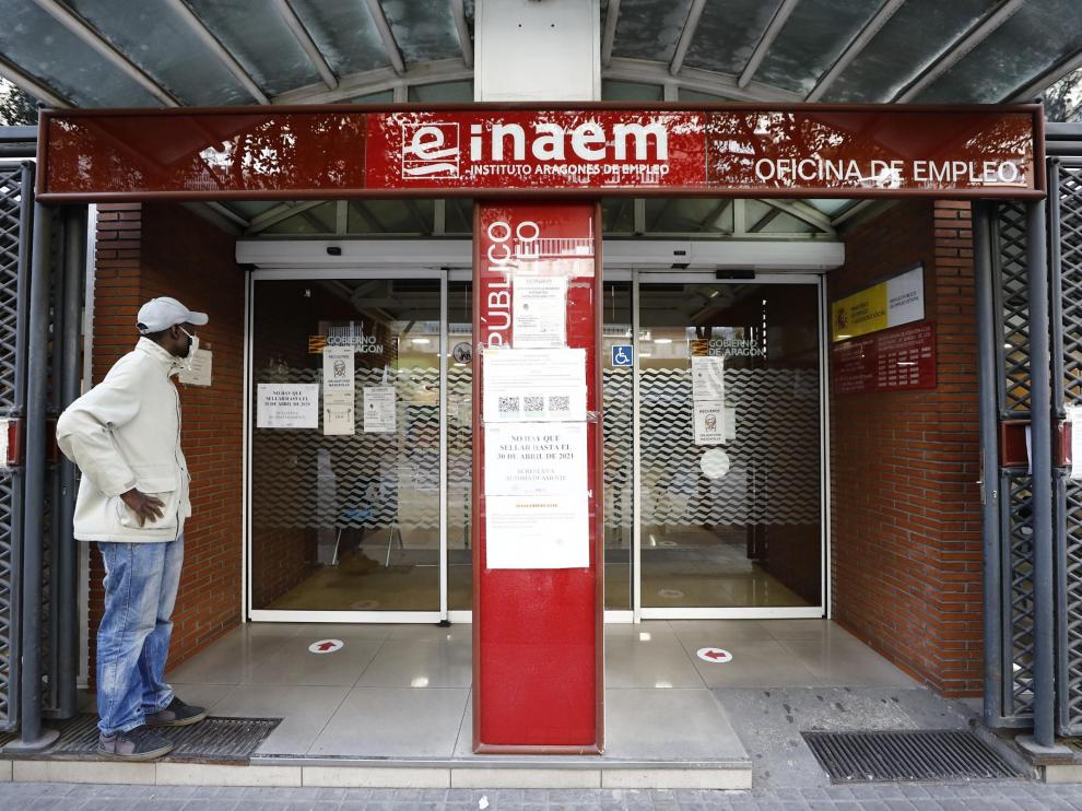 Oficina del Inaem y el SEPE en la calle Santander de Zaragoza.