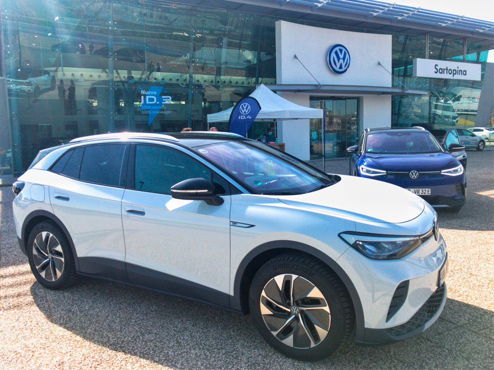 Los nuevos Volkswagen ID.4, en las instalaciones de Sartopina en Zaragoza.