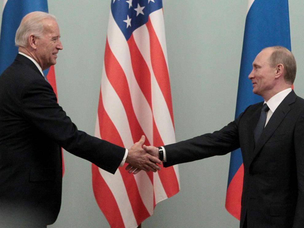 Encuentro en Moscú, el 10 de marzo de 2011, entre Putin y Biden, cuando eran primer ministro de Rusia y vicepresidente de EE. UU., respectivamente.