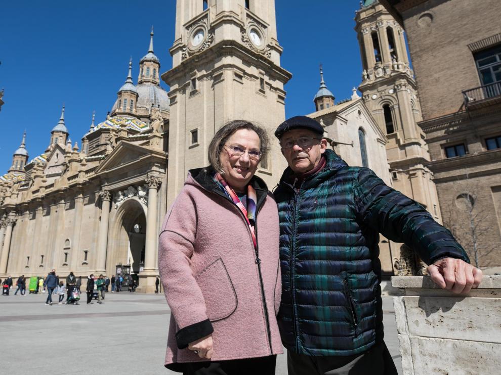 CCarlos Barboza y Teresa Grasa, en la plaza del Pilar.