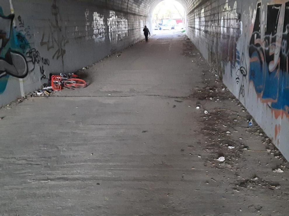 Interior del túnel que conecta Zalfonada con Parque Goya.
