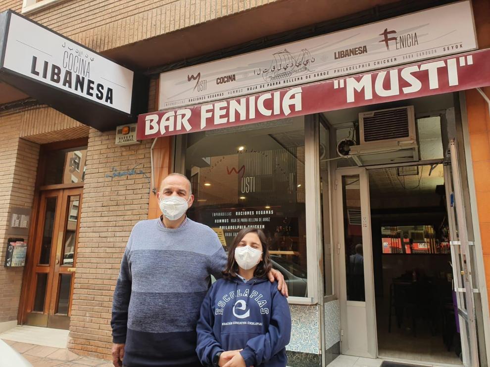 Moustapha Nasser Issa y su hija, Mirna.