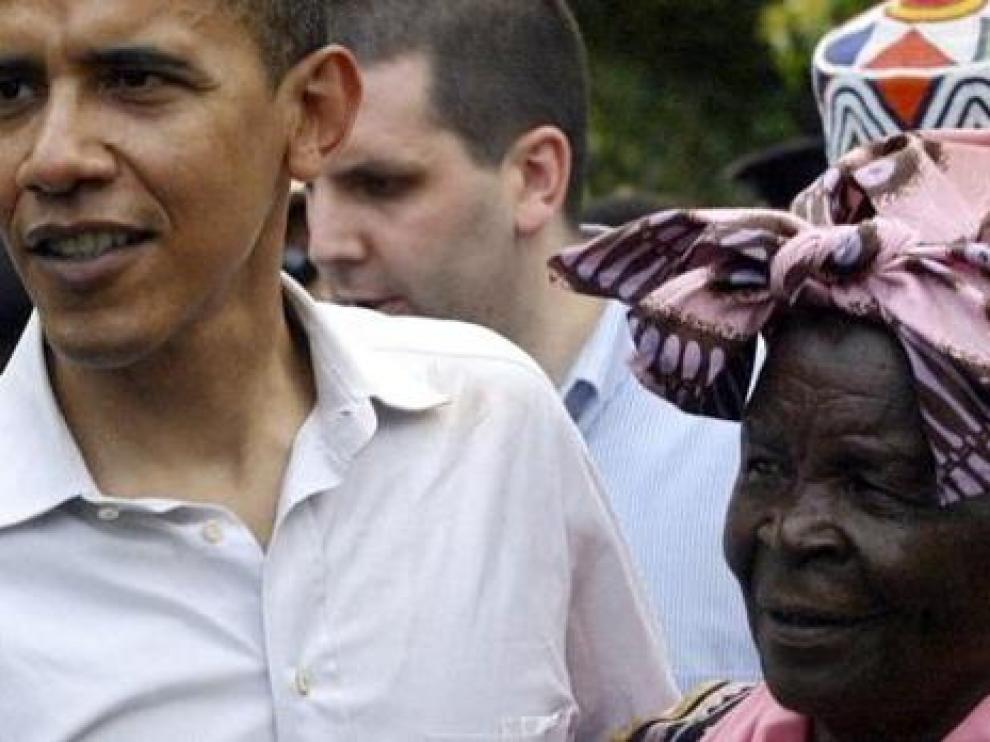 Barack Obama, con Sarah Onyango en 2006