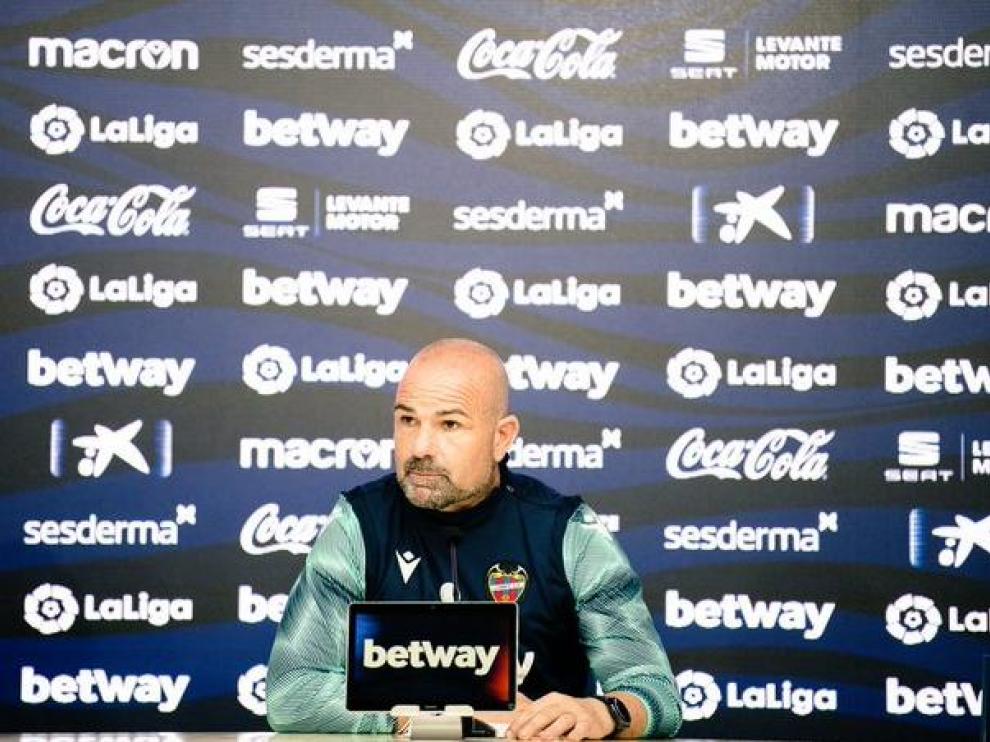 Paco López, entrenador del Levante, en la rueda de prensa previa al partido con el Huesca.