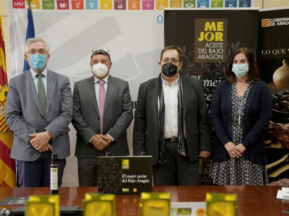 El consejero Olona, con el presidente de la DO, Alfredo Caldú; el director técnico, Juan Baseda; y la directora general de Promoción e Innovación Agroalimentaria, Carmen Urbano