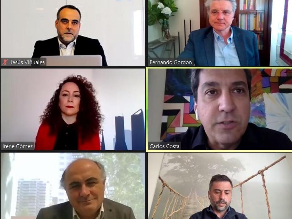 Los participantes en la el debate sobre la transformación digital en los medios.
