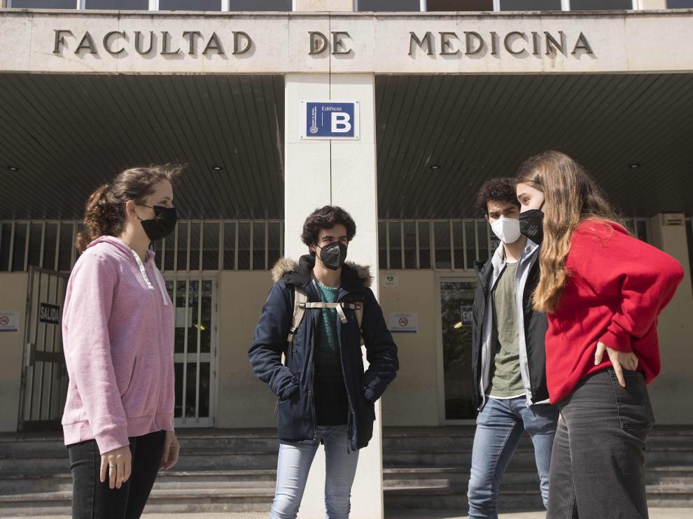 Estudiantes de Medicina de la Universidad de Zaragoza vacunados con Astrazeneca.